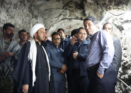 استاندار کرمان: معادن اسفندقه باید از خام‌فروشی عبور کنند