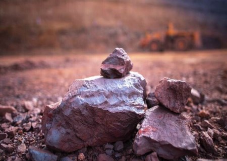 سنگ‌آهن ۹۶ دلاری؛ بازار در انتظار بازگشت کامل تقاضا